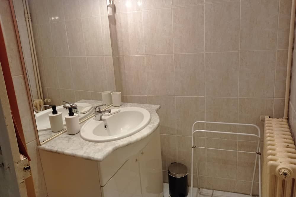 Photo of Bathroom in Saulieu