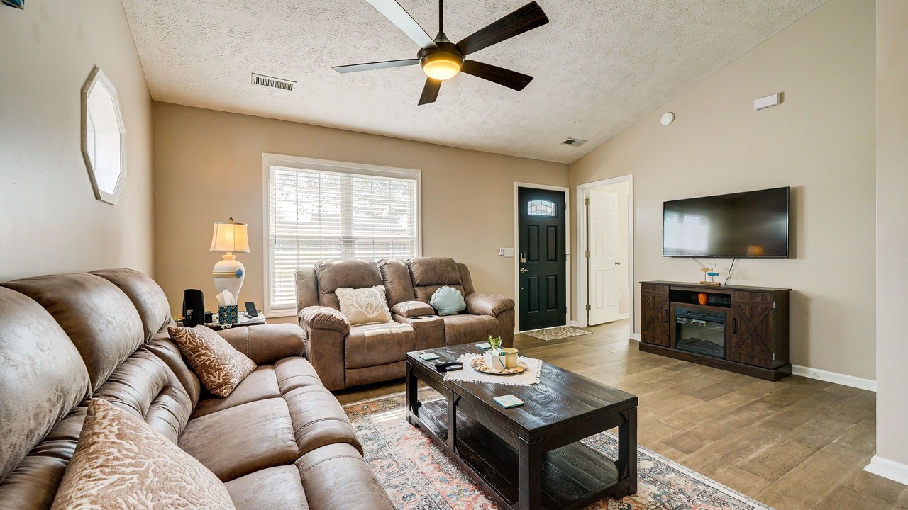 Photo of Livingroom in Murraysville
