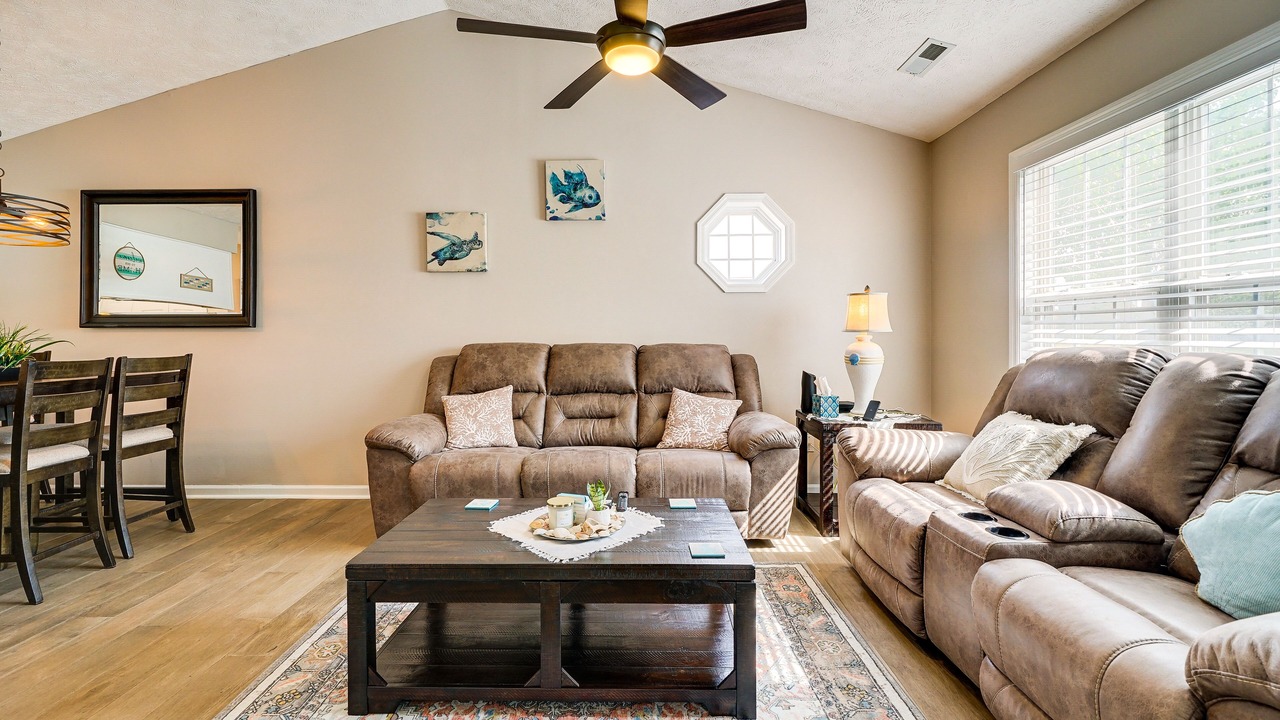 Photo of Livingroom in Murraysville
