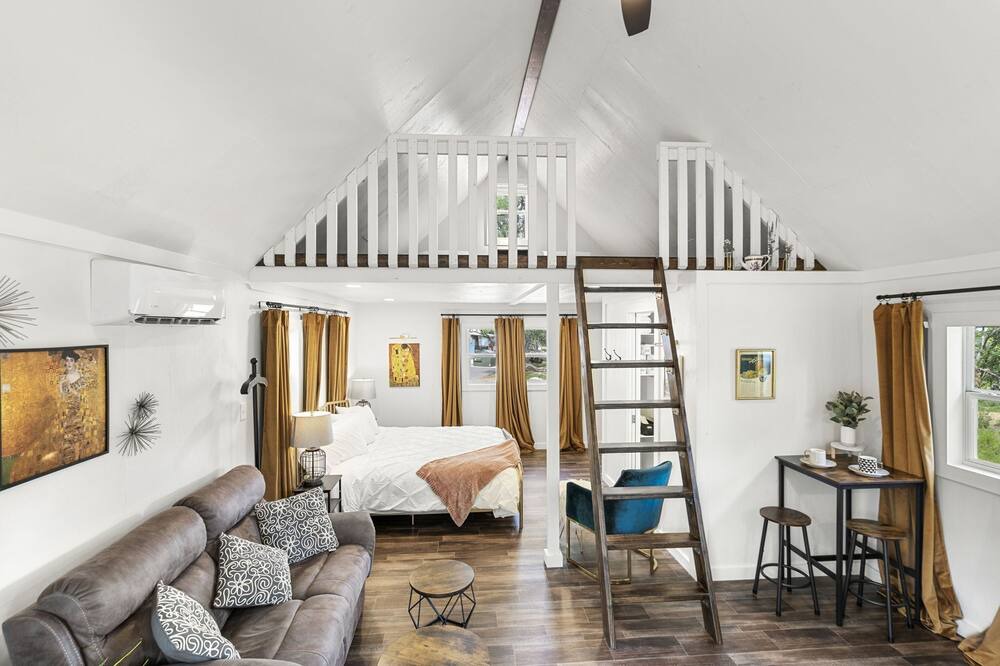 Photo of Livingroom in Hays