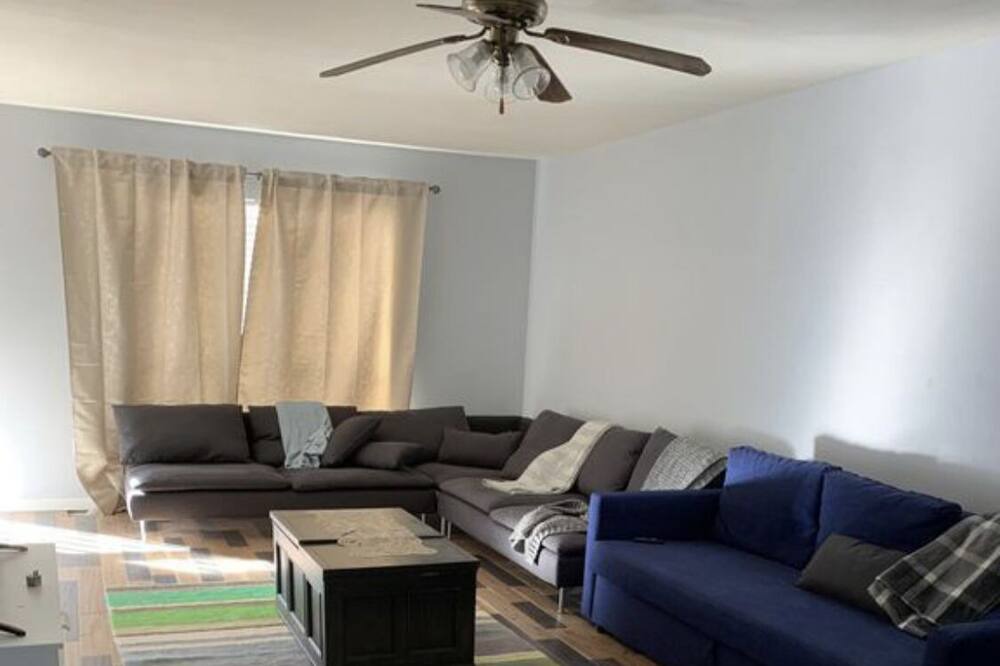 Photo of Livingroom in Newington