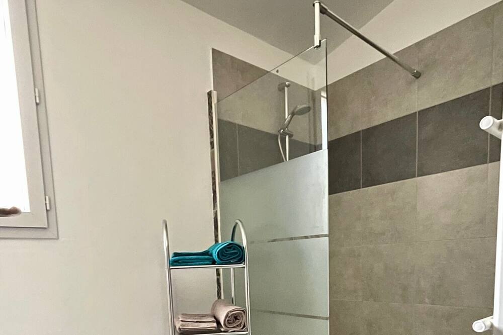 Photo of Bathroom in Bagnols-sur-Ceze