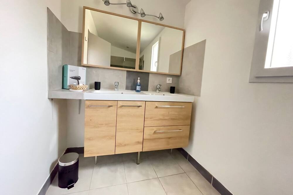 Photo of Bathroom in Bagnols-sur-Ceze