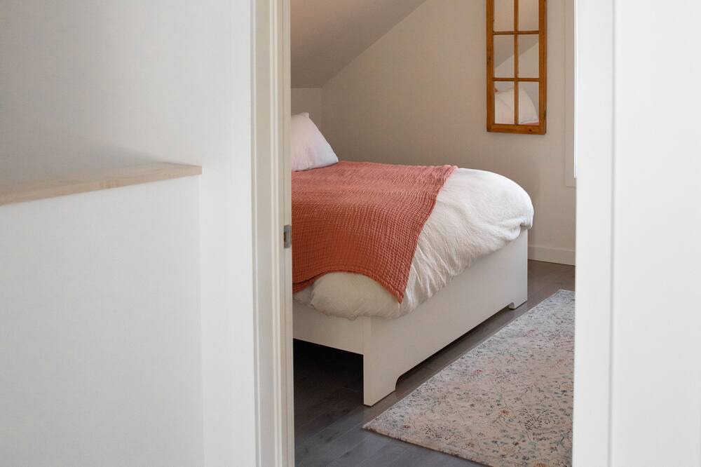 Photo of Bedroom in Bolton-Est