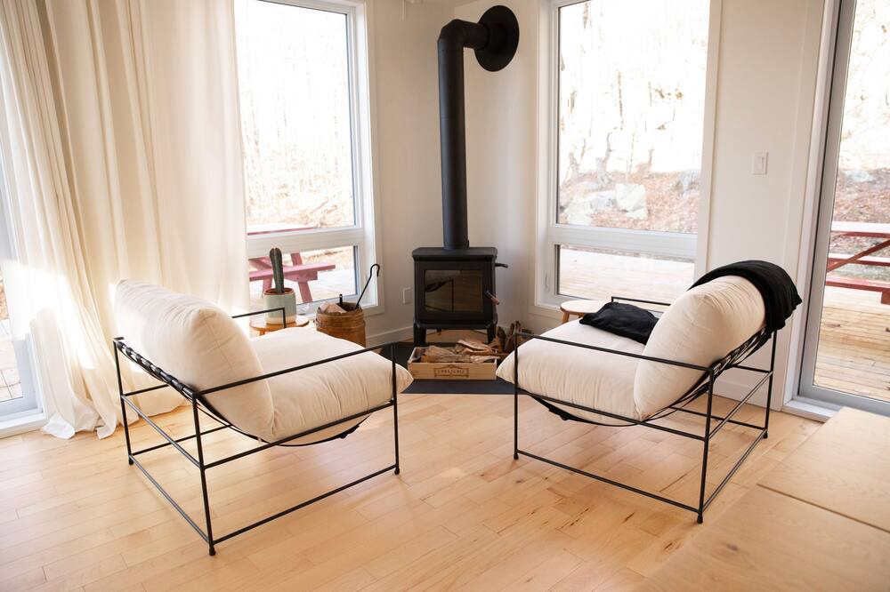 Photo of Livingroom in Bolton-Est