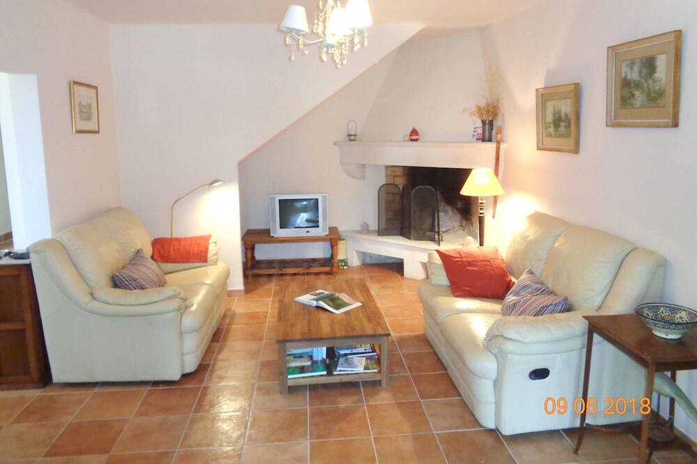 Photo of Livingroom in Saint Michel d'Euzet