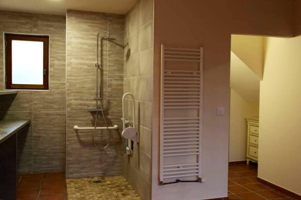 Photo of Bathroom in Saint Michel d'Euzet