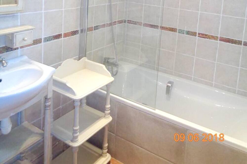 Photo of Bathroom in Saint Michel d'Euzet