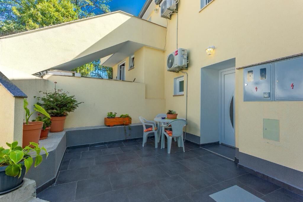 Photo of Patio Balcony in Sarsoni