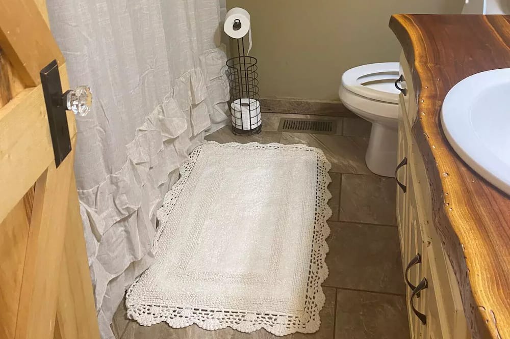 Photo of Bathroom in The Rock