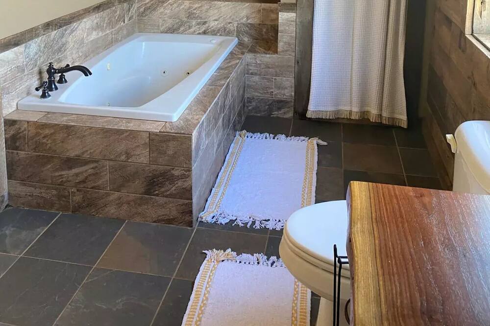 Photo of Bathroom in The Rock