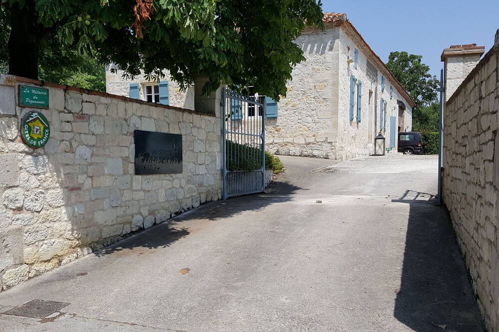 Photo of Outdoor in Saint-Loup
