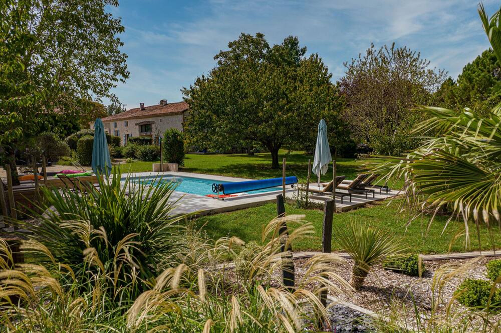 Photo of Outdoor in Saint-Loup
