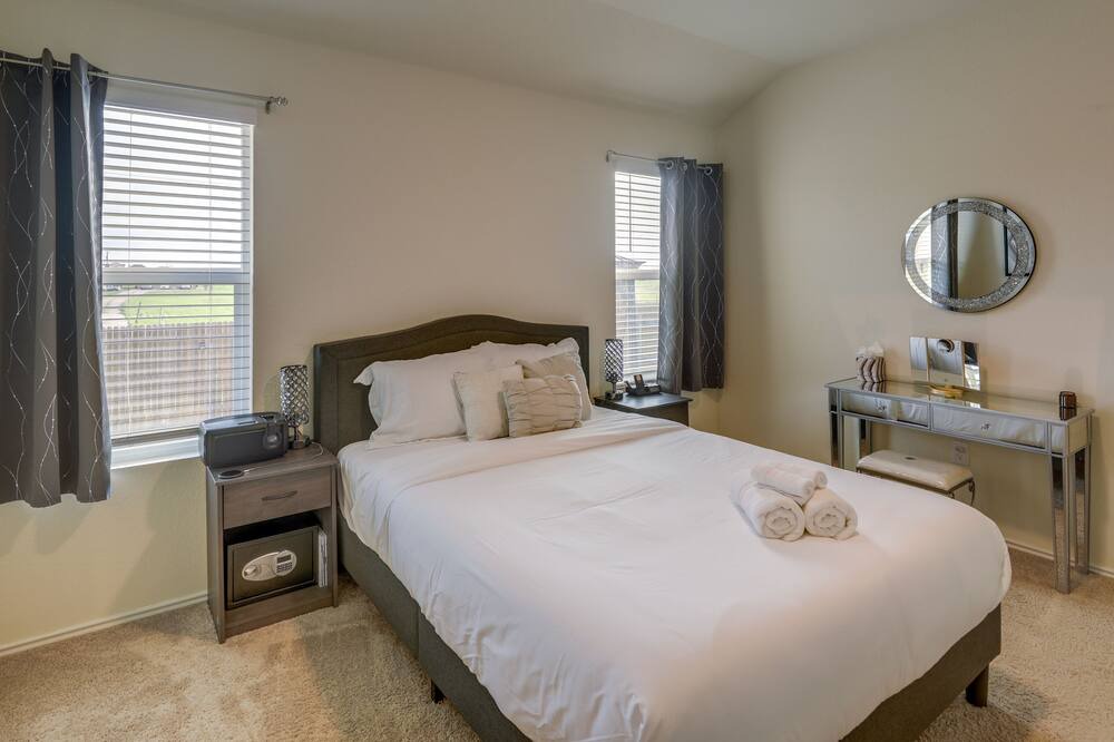 Photo of Bedroom in Manor