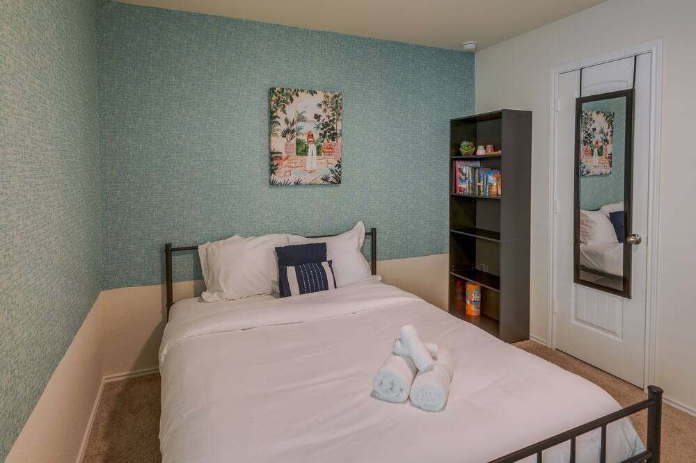 Photo of Bedroom in Manor