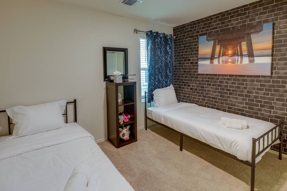 Photo of Bedroom in Manor