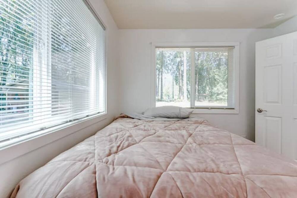 Photo of Bedroom in Leaburg