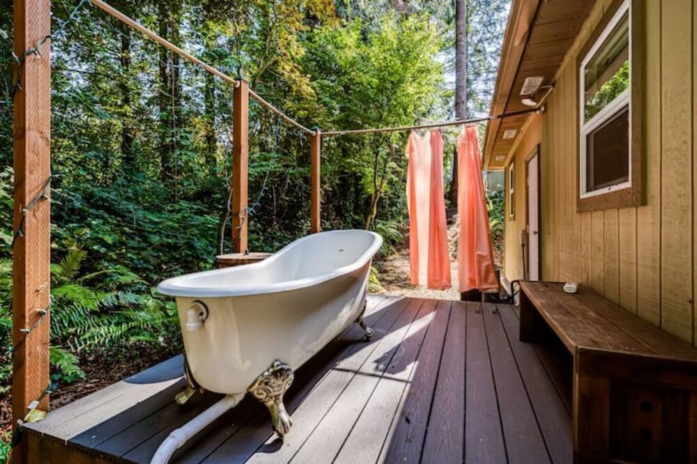 Photo of Bathroom in Leaburg