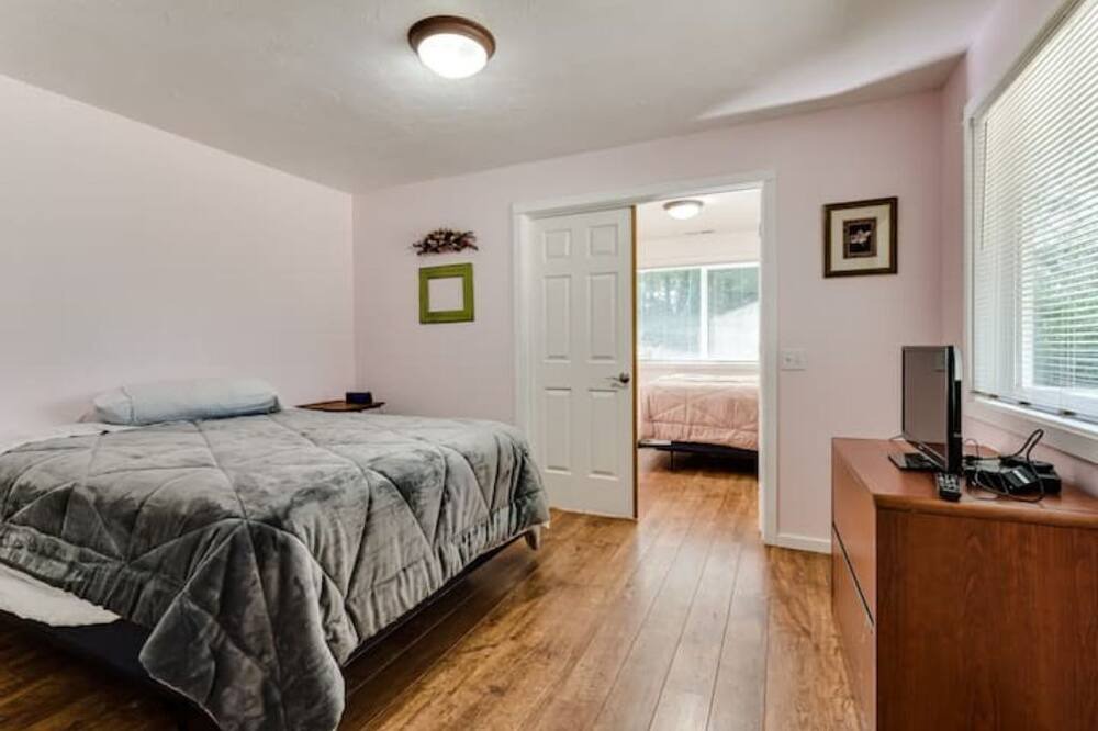 Photo of Bedroom in Leaburg