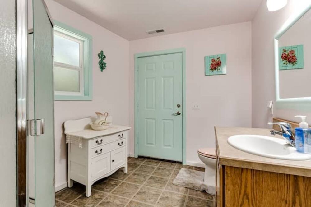 Photo of Bathroom in Leaburg