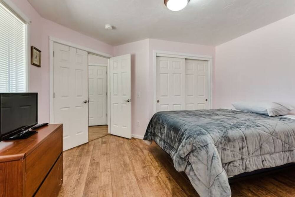 Photo of Bedroom in Leaburg