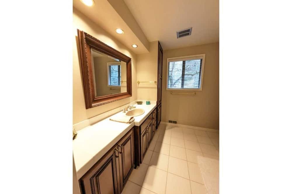 Photo of Bathroom in Marcola