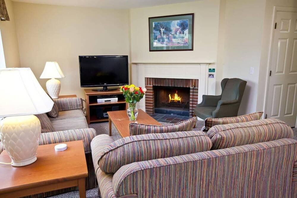 Photo of Livingroom in Brewster