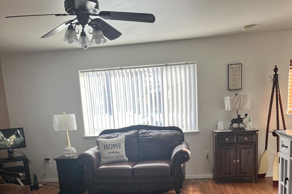 Photo of Livingroom in Northeast Anchorage