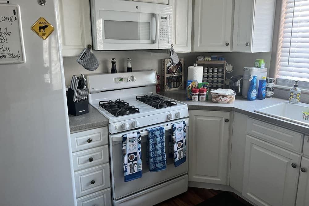 Photo of Kitchen in Northeast Anchorage