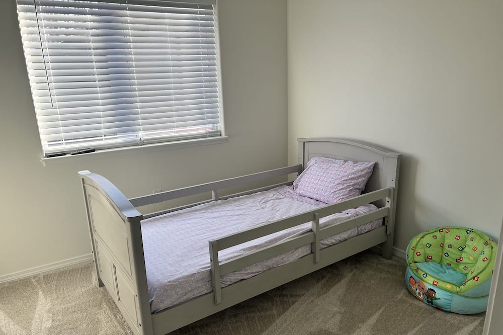 Photo of Bedroom in Northeast Anchorage