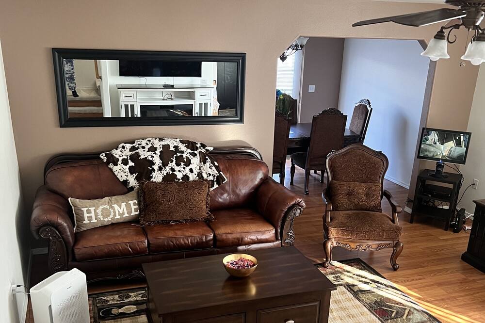 Photo of Livingroom in Northeast Anchorage