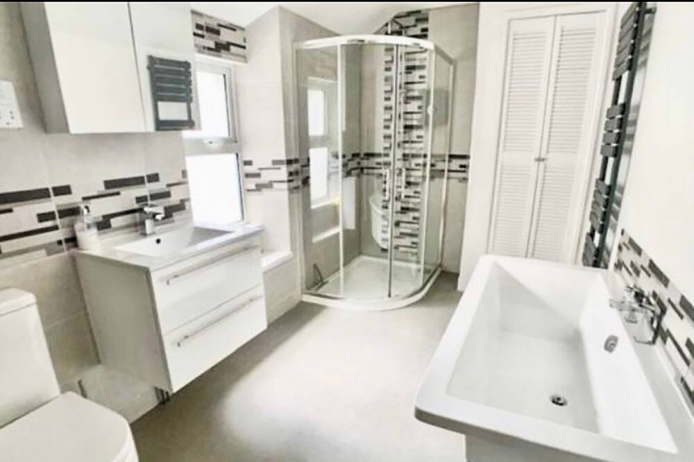 Photo of Bathroom in Buckfastleigh