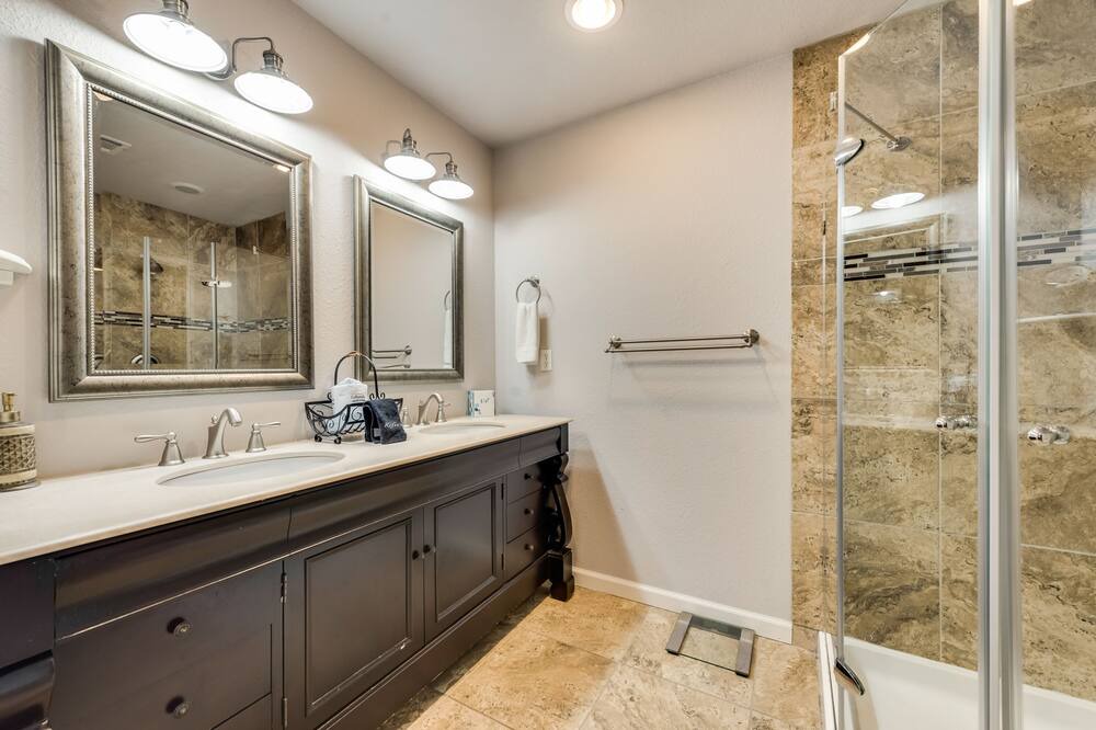Photo of Bathroom in Carolyn Estates