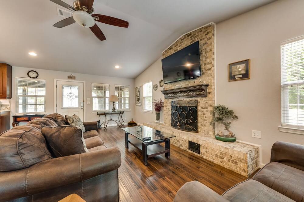 Photo of Livingroom in Carolyn Estates