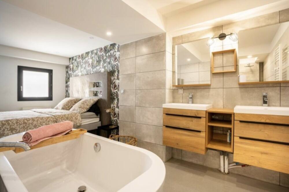 Photo of Bathroom in Cournonterral