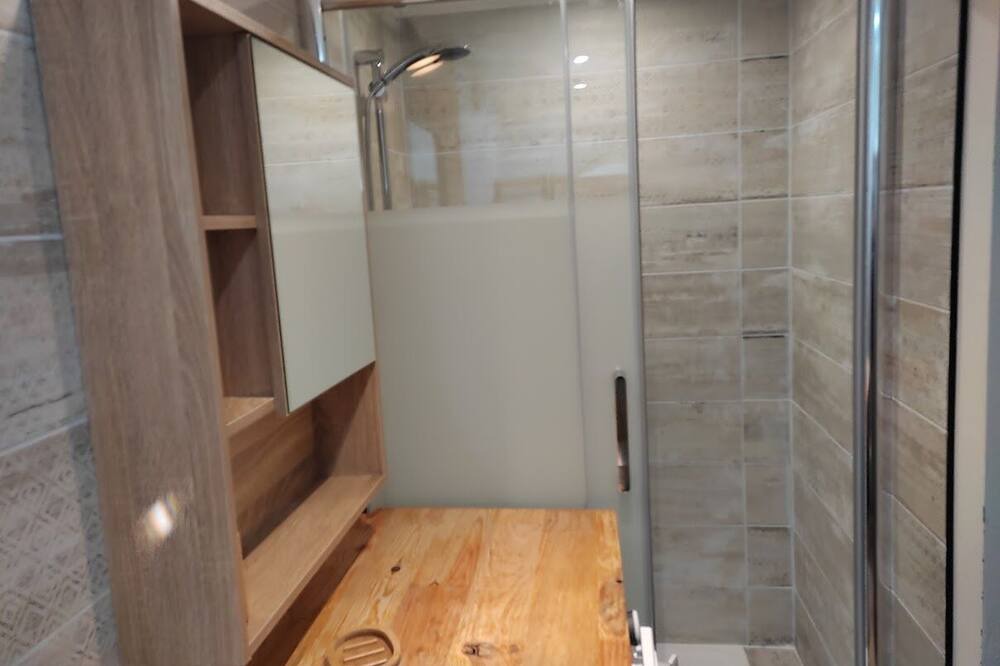 Photo of Bathroom in Montcuq