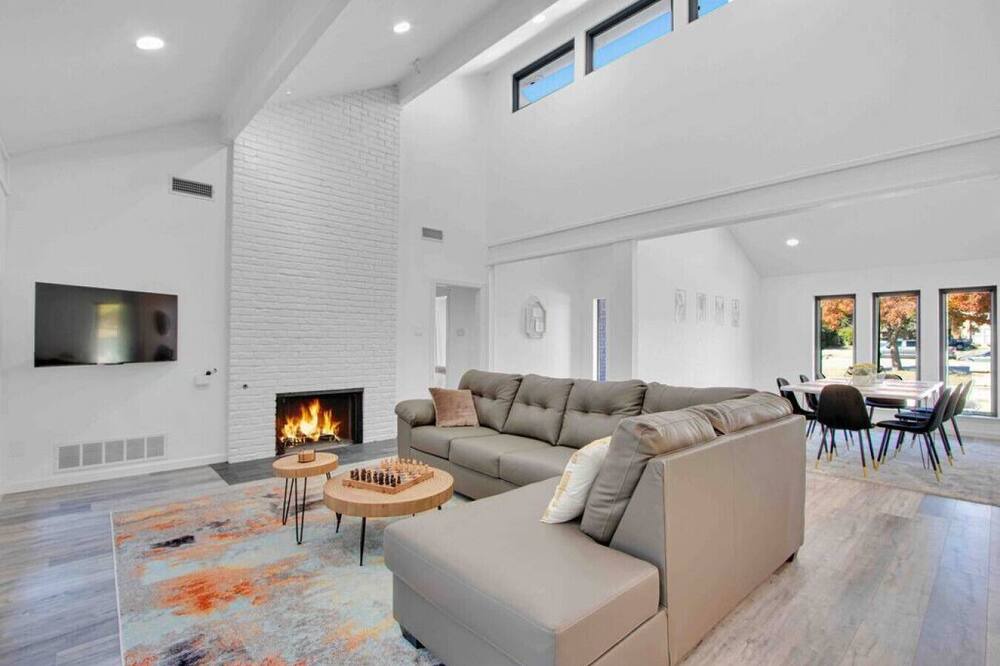 Photo of Livingroom in Far North Dallas