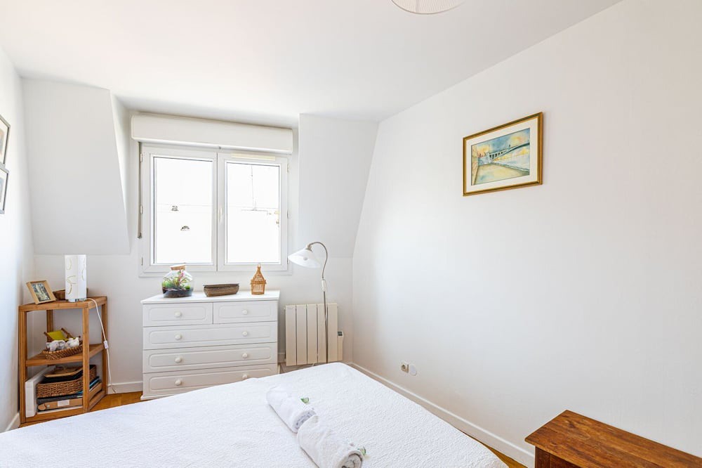 Photo of Bedroom in Les Lilas