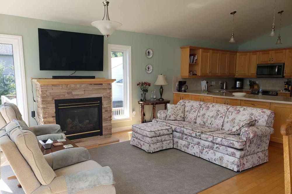 Photo of Livingroom in Otonabee-South Monaghan
