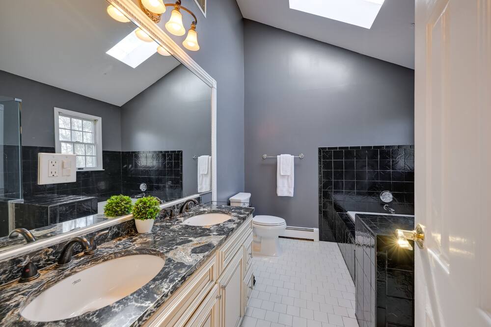 Photo of Bathroom in Brookhaven
