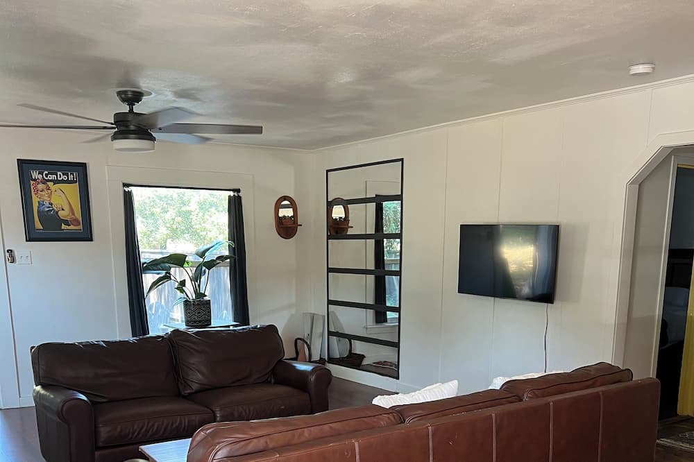 Photo of Livingroom in Boonville