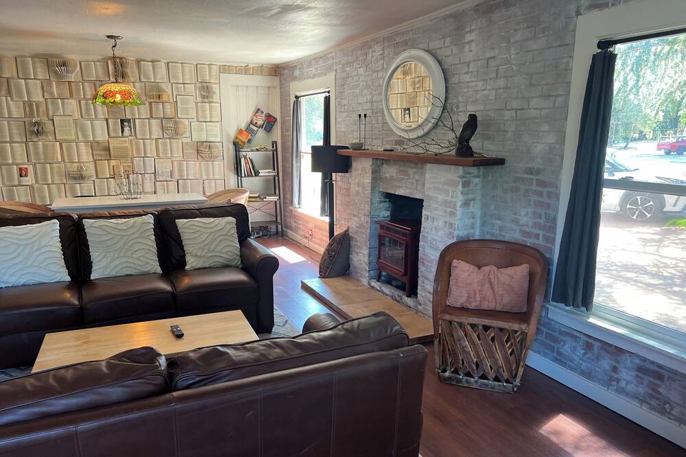 Photo of Livingroom in Boonville