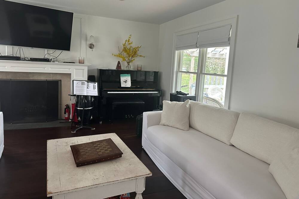 Photo of Livingroom in Northwest Harbor