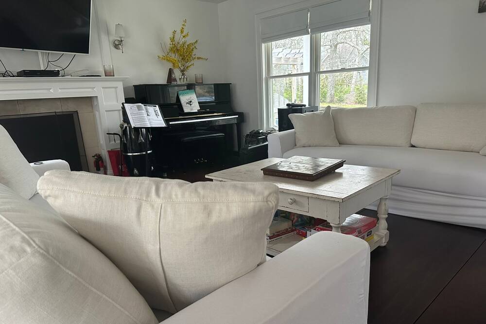 Photo of Livingroom in Northwest Harbor