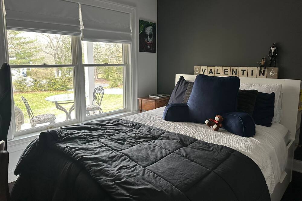 Photo of Bedroom in Northwest Harbor