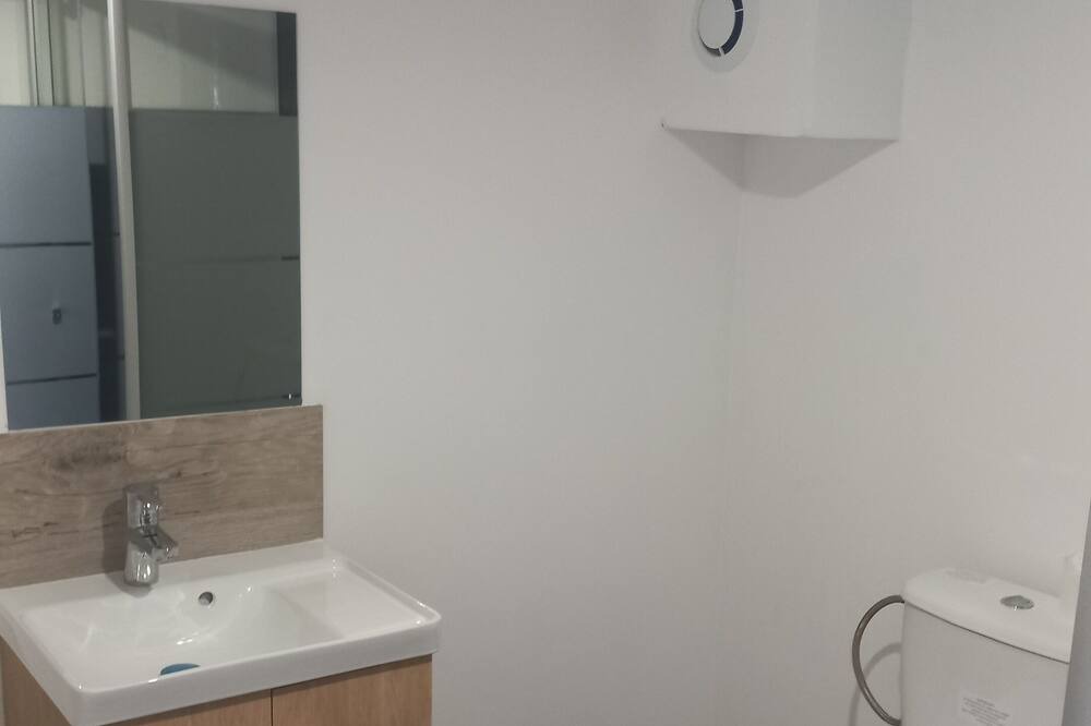 Photo of Bathroom in Casseneuil