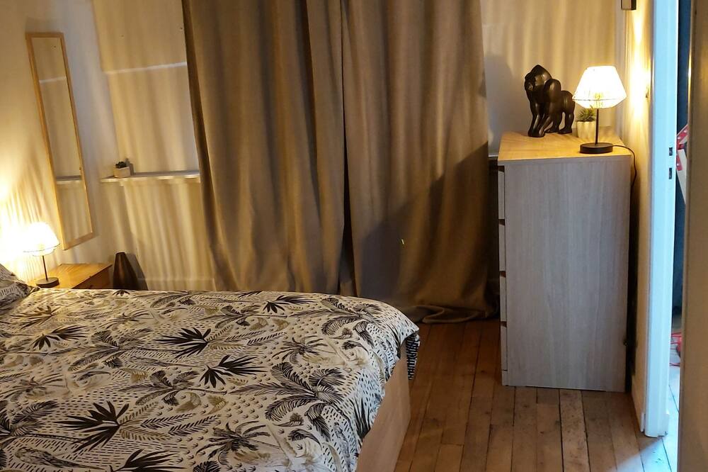 Photo of Bedroom in Poincare - Foch - Anatole France - Croix de Bourgogne