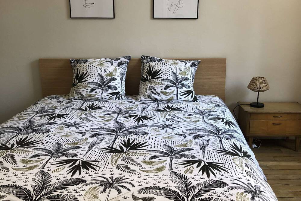 Photo of Bedroom in Poincare - Foch - Anatole France - Croix de Bourgogne