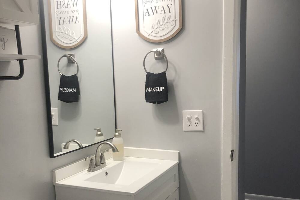 Photo of Bathroom in Lyons
