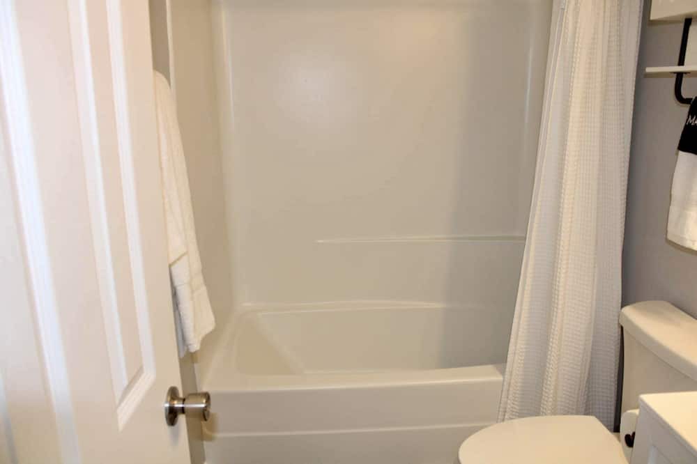 Photo of Bathroom in Lyons